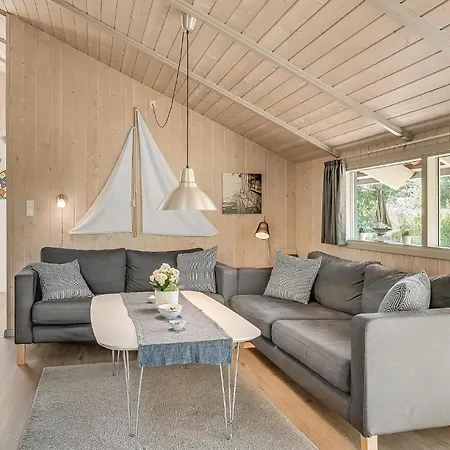Strandhuis In Middelfart Met Sauna *