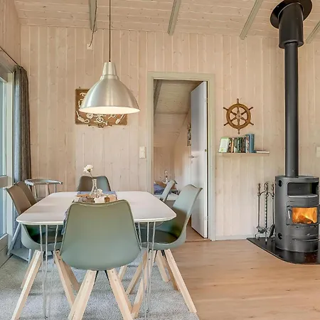 Strandhuis In Middelfart Met Sauna