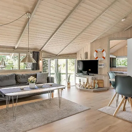 Strandhuis In Middelfart Met Sauna *